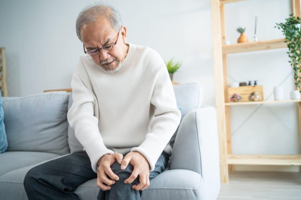 old man with knee pain